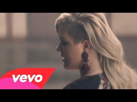 Kelly Clarkson – Invincible