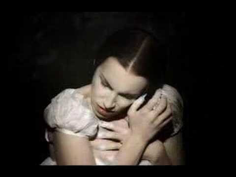 Annie Lennox – Love Song For A Vampire