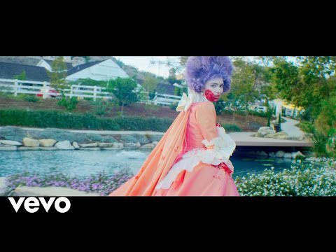 Grimes – Flesh without Blood / Life in the Vivid Dream