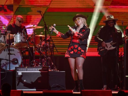 Elle King – “Can’t Be Loved”