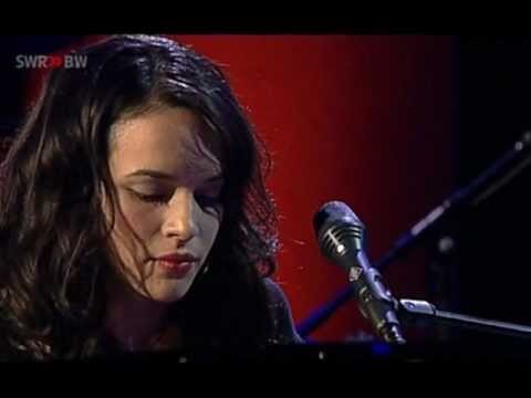 Norah Jones – I Think It’s Going To Rain Today
