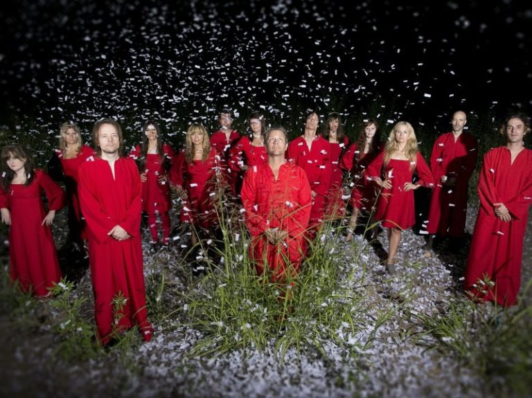 Polyphonic Spree  – Happy Xmas / War is Over – John Lennon cover